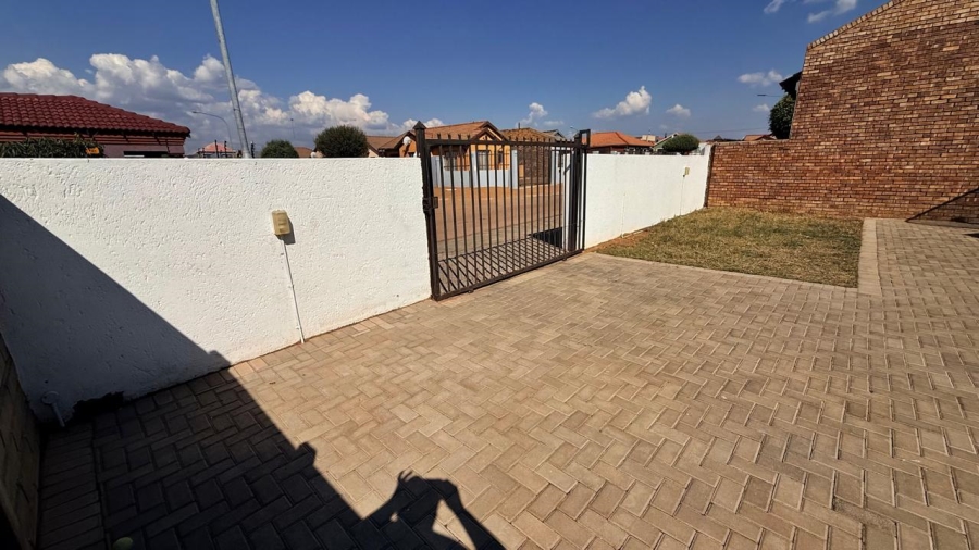 2 Bedroom Property for Sale in Mabopane Unit X North West